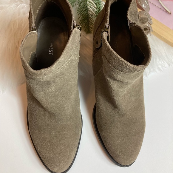 Nine West Vintage America Collection Side Zip Up Ankle Bootie MUSHROOM (TAUPE) 8 - Picture 2 of 9